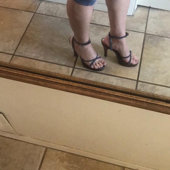 Like new Colin Stuart heels. - Picture 8 of 8